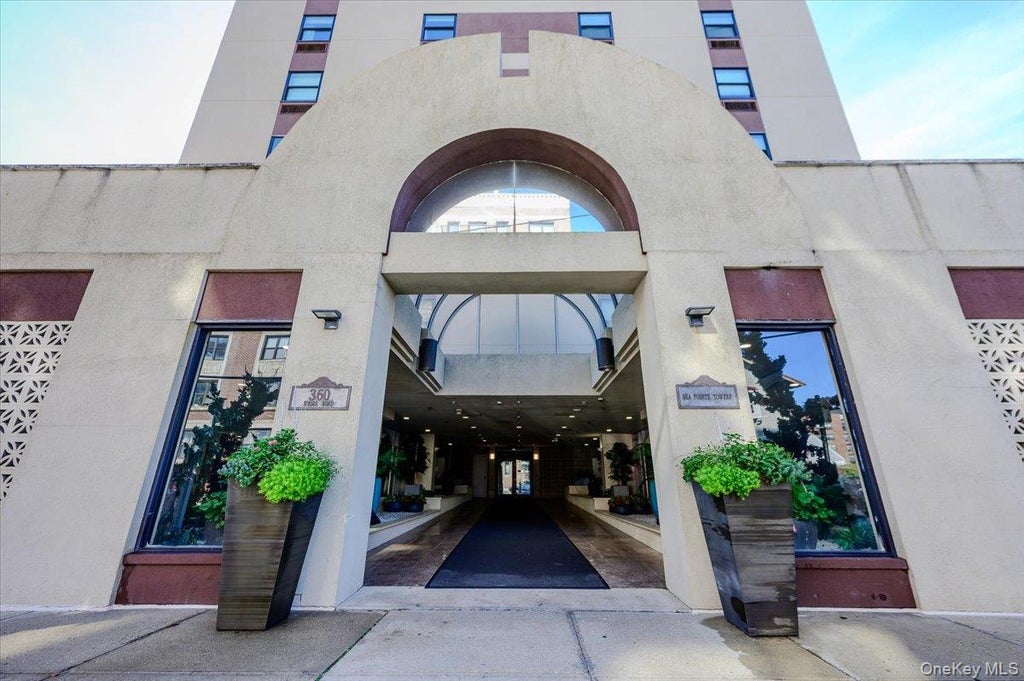 Photo of 360 Shore Road #3B, Long Beach, NY 11561 (MLS # 1061911)
