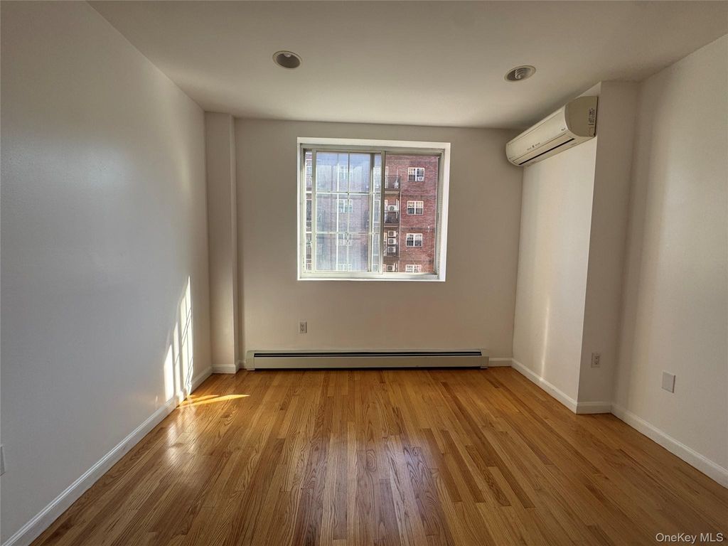 Photo of 14105 Cherry Avenue #4D, Flushing, NY 11355 (MLS # 968543)