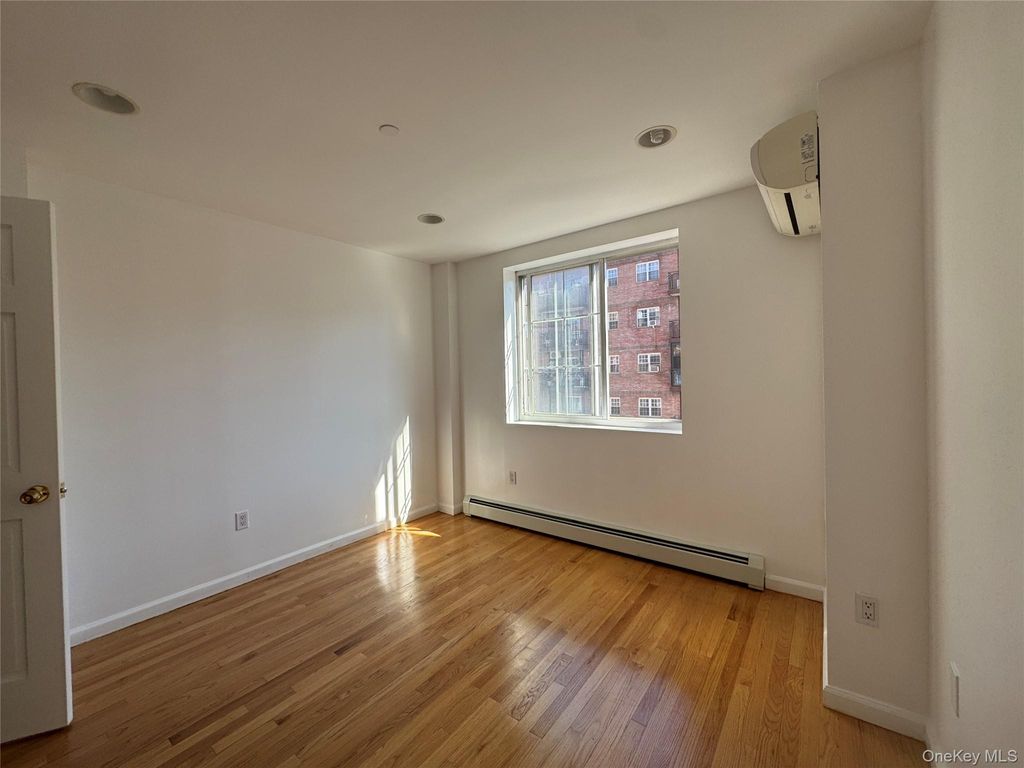 Photo of 14105 Cherry Avenue #4D, Flushing, NY 11355 (MLS # 968543)