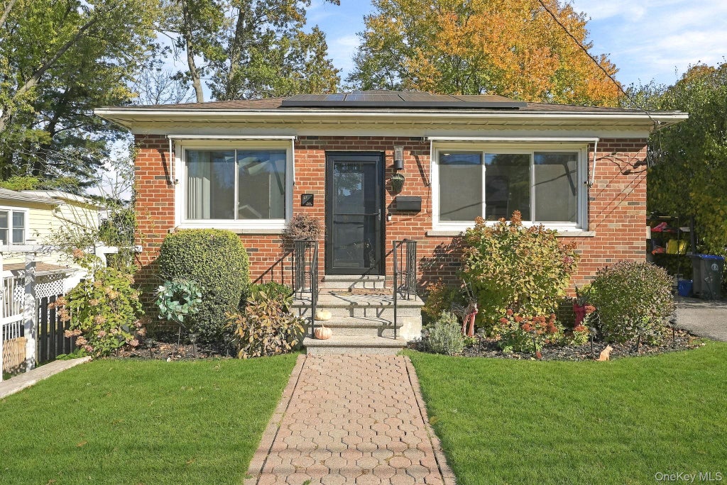 Photo of 17 S Longfellow Street, Hartsdale, NY 10530 (MLS # 1066091)