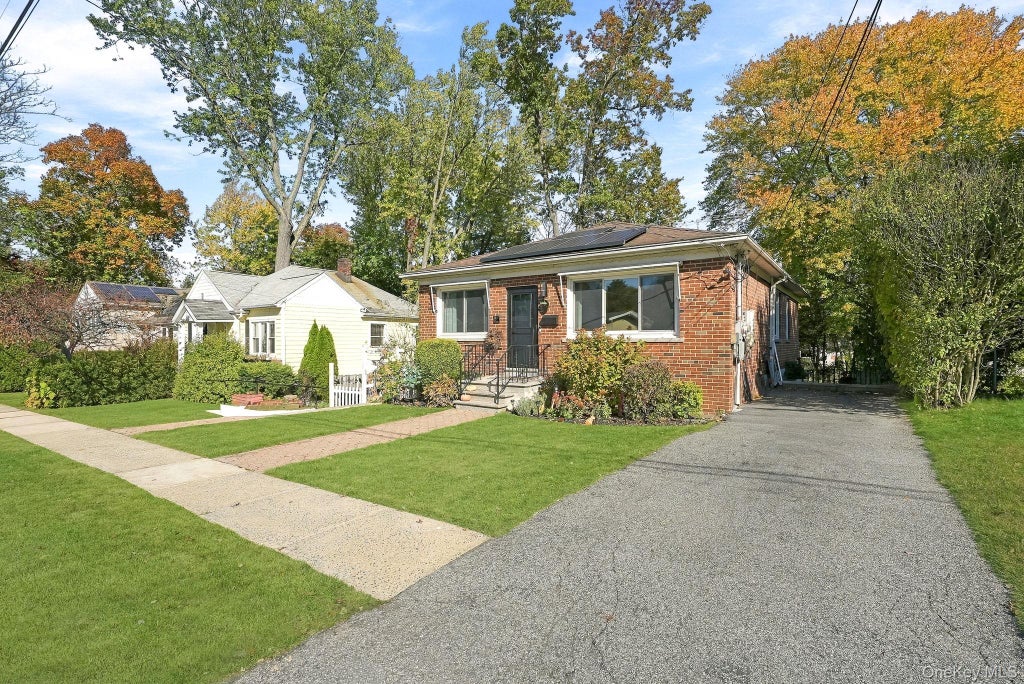 Photo of 17 S Longfellow Street, Hartsdale, NY 10530 (MLS # 1066091)