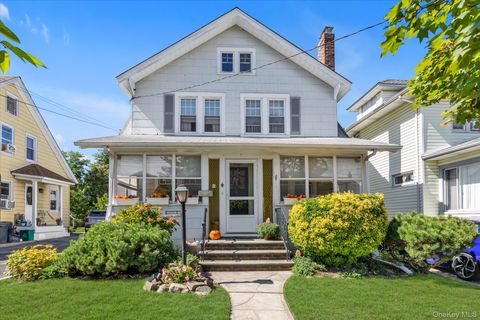 Photo of 21 Carter Court, Lynbrook, NY 11563 (MLS # 908544)