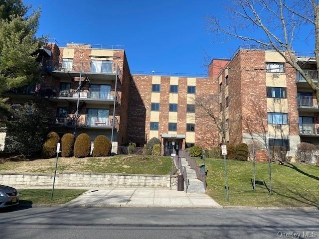 Rental Property at Dehaven Drive 317, Yonkers, New York - Bedrooms: 2 
Bathrooms: 2  - $2,650 MO.