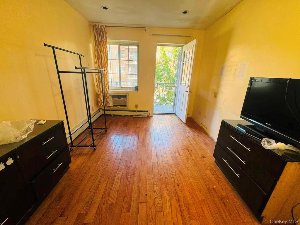 Photo of 3506 Leavitt Street #4H, Flushing, NY 11354 (MLS # 1065055)