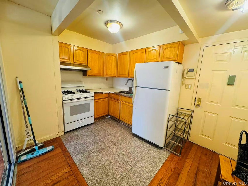 Photo of 3506 Leavitt Street #4H, Flushing, NY 11354 (MLS # 1065055)