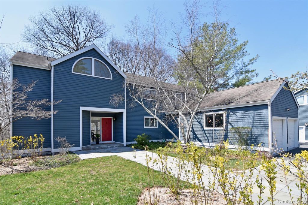 Photo of 153 Fieldpoint Drive, Irvington, NY 10533 (MLS # 981886)