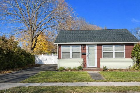 Photo of 31 Oakland Avenue, Port Jefferson Station, NY 11776 (MLS # 939178)