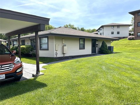 Photo of 6 Devon Ct #B, Yorktown Heights, NY 10598 (MLS # 865906)