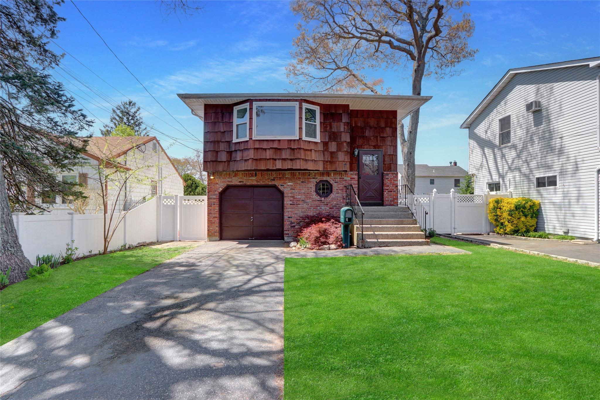 12 Wyant Avenue, Ronkonkoma, New York image 3