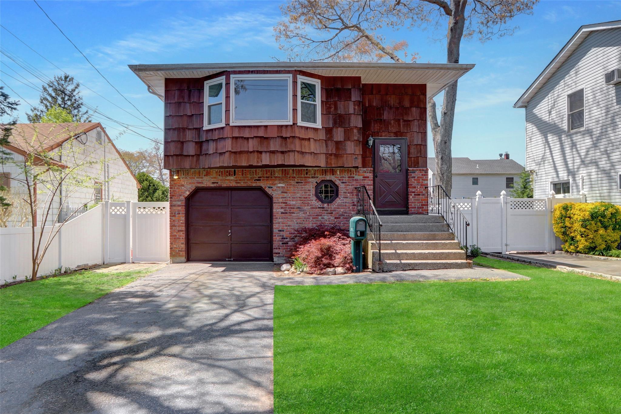 12 Wyant Avenue, Ronkonkoma, New York image 2