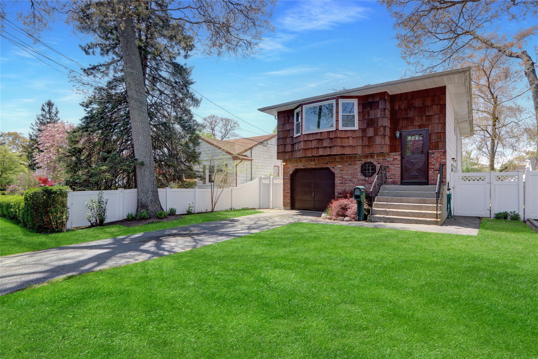 12 Wyant Avenue, Ronkonkoma, New York image 4