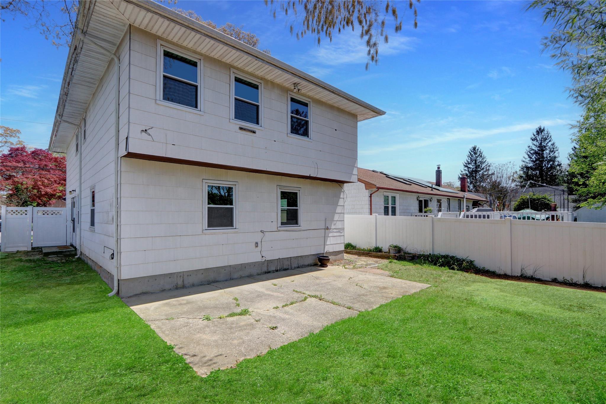 12 Wyant Avenue, Ronkonkoma, New York image 5
