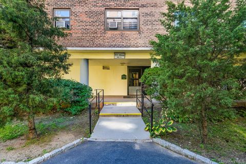 Photo of 21-15 34th Avenue #12B, Astoria, NY 11106 (MLS # 940500)