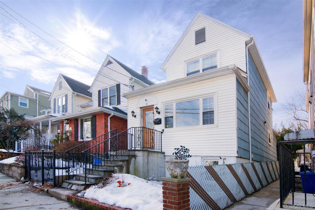 Photo of 16 Ogden Avenue, Dobbs Ferry, NY 10522 (MLS # 962702)