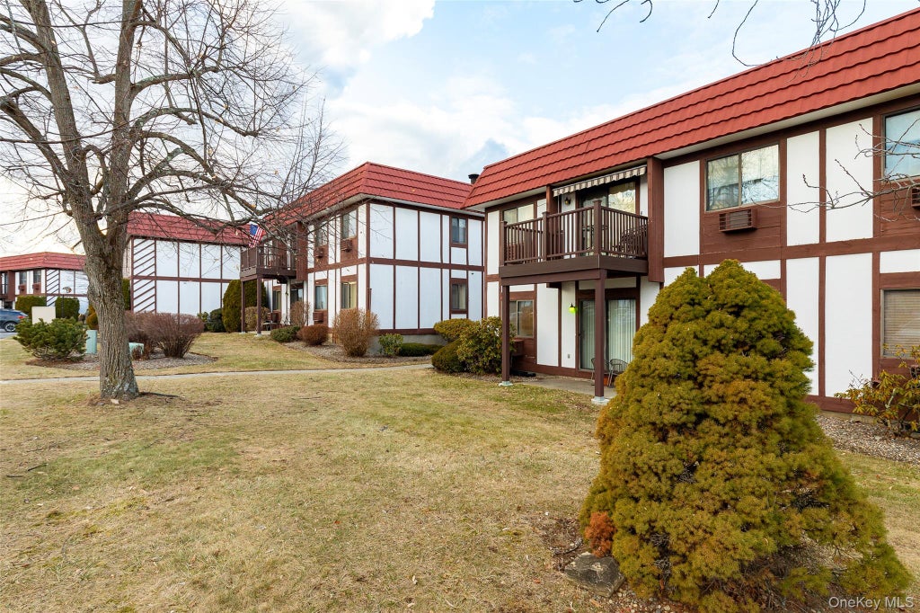 Photo of 10 Skyline Drive #10, Fishkill, NY 12524 (MLS # 1055589)