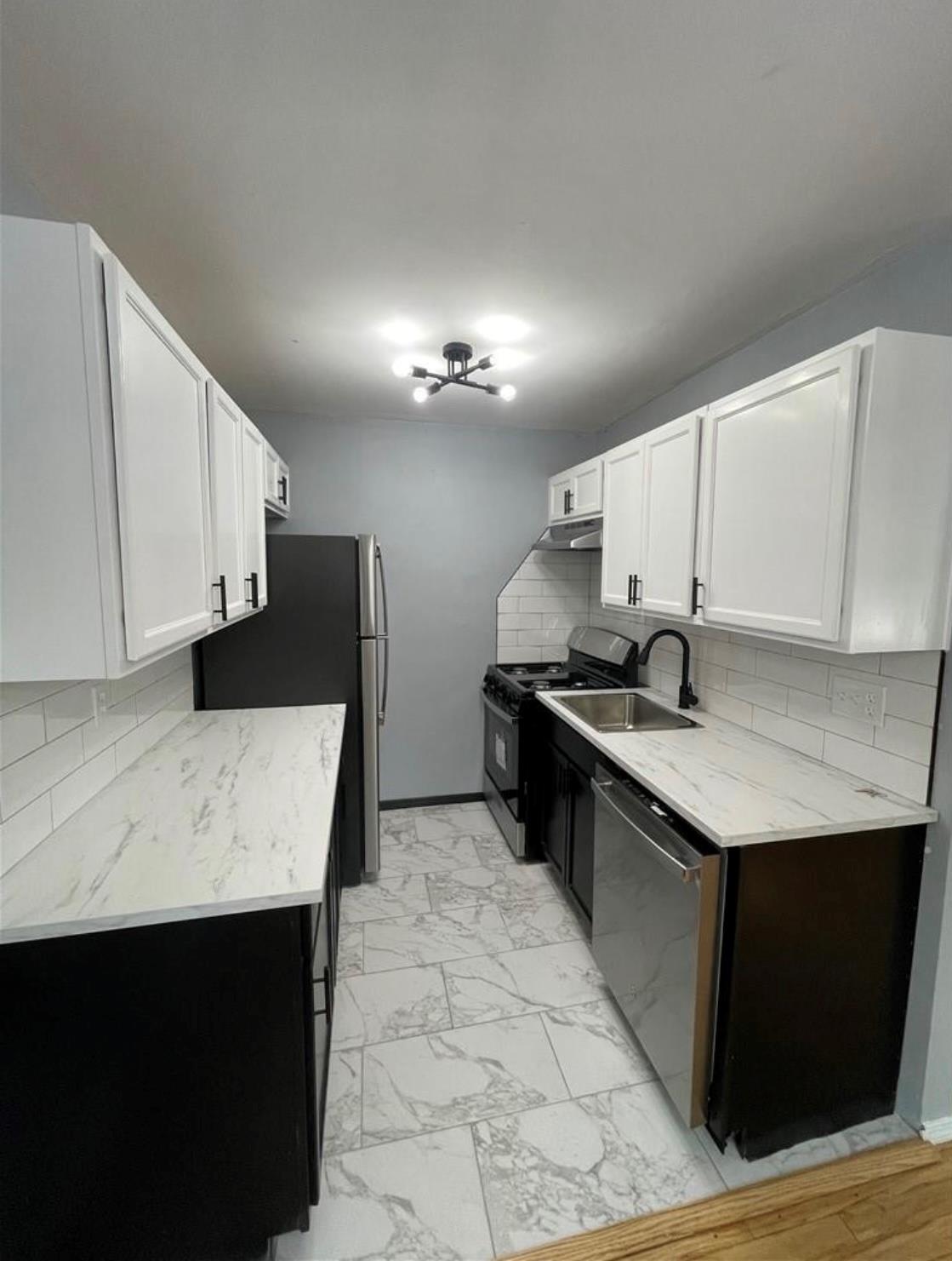 702 Barclay Manor 7B