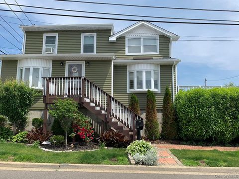 Homes For Sale - 100 Kopf Road<br/> Bellmore, NY 11710
