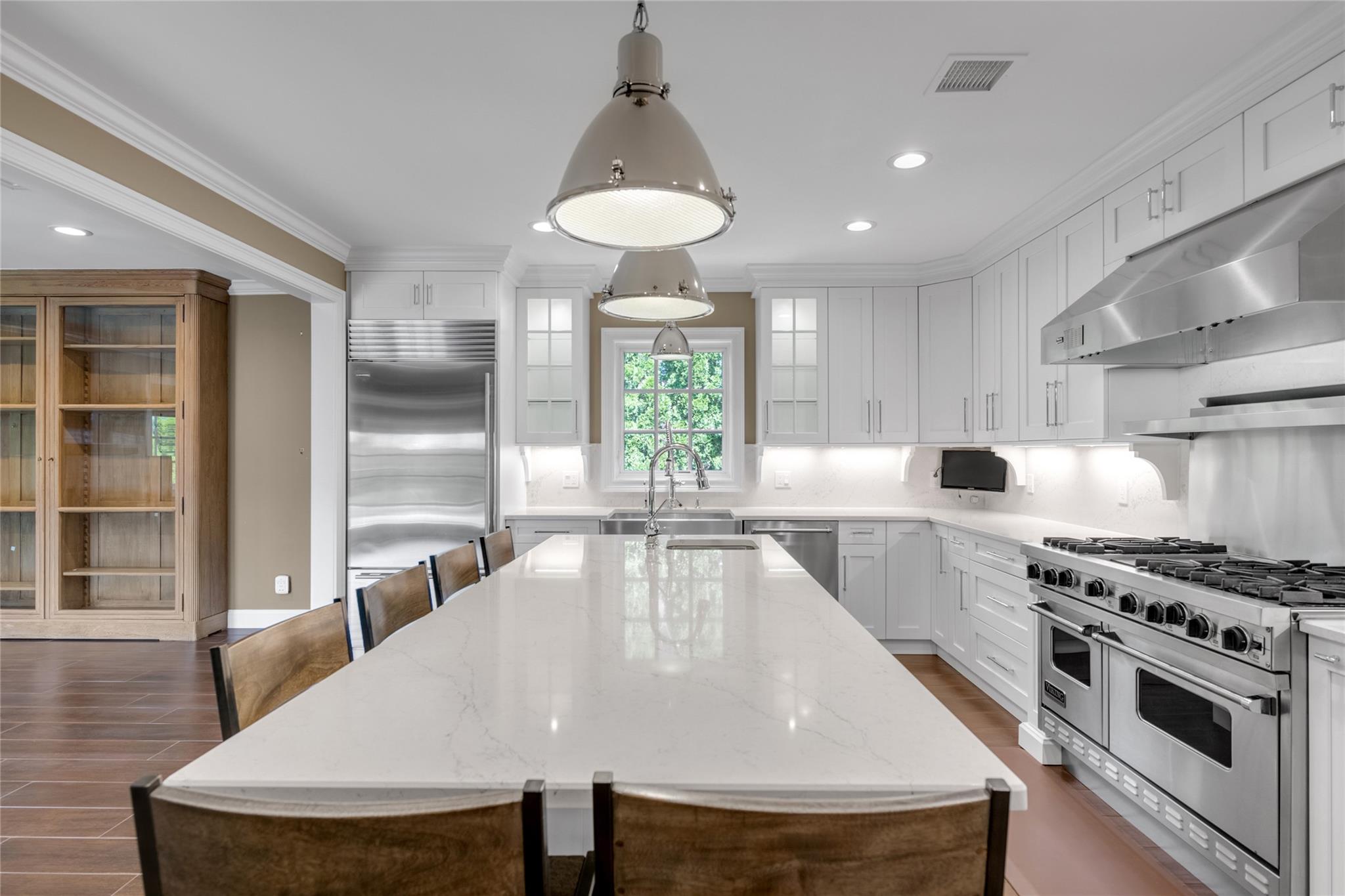 175 Dover Road, Manhasset, New York image 9