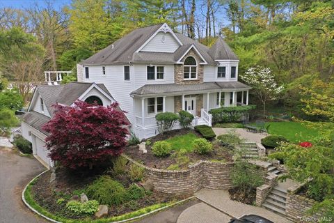 Homes For Sale - 9 Godfrey Lane<br/> Huntington, NY 11743