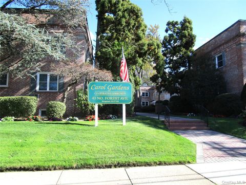 Photo of 43 N Forest Avenue #C-23, Rockville Centre, NY 11570 (MLS # 927960)
