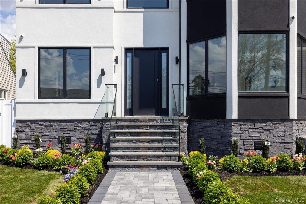 Photo of 544 Arlington Road, Cedarhurst, NY 11516 (MLS # 912119)