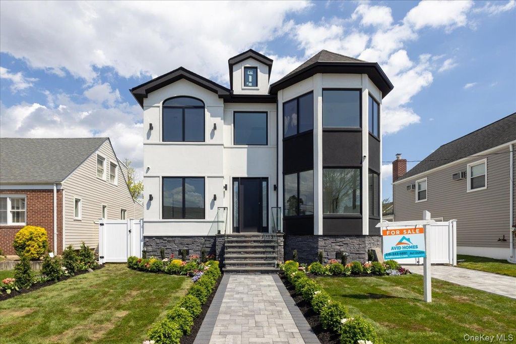 Photo of 544 Arlington Road, Cedarhurst, NY 11516 (MLS # 912119)