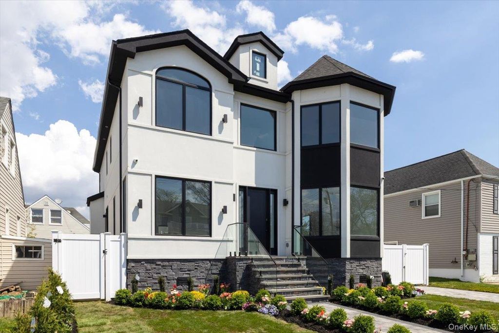 Photo of 544 Arlington Road, Cedarhurst, NY 11516 (MLS # 912119)