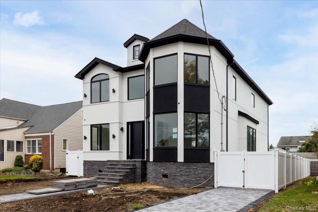 Photo of 544 Arlington Road, Cedarhurst, NY 11516 (MLS # 912119)