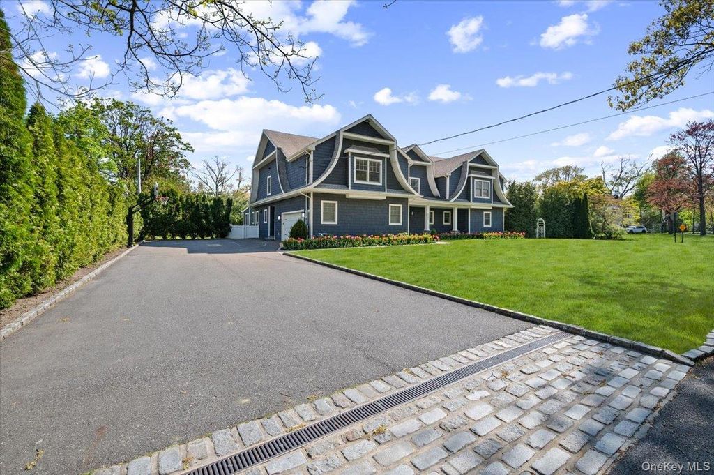 Photo of 205 Hewlett Neck Road, Hewlett Neck, NY 11598 (MLS # 992094)