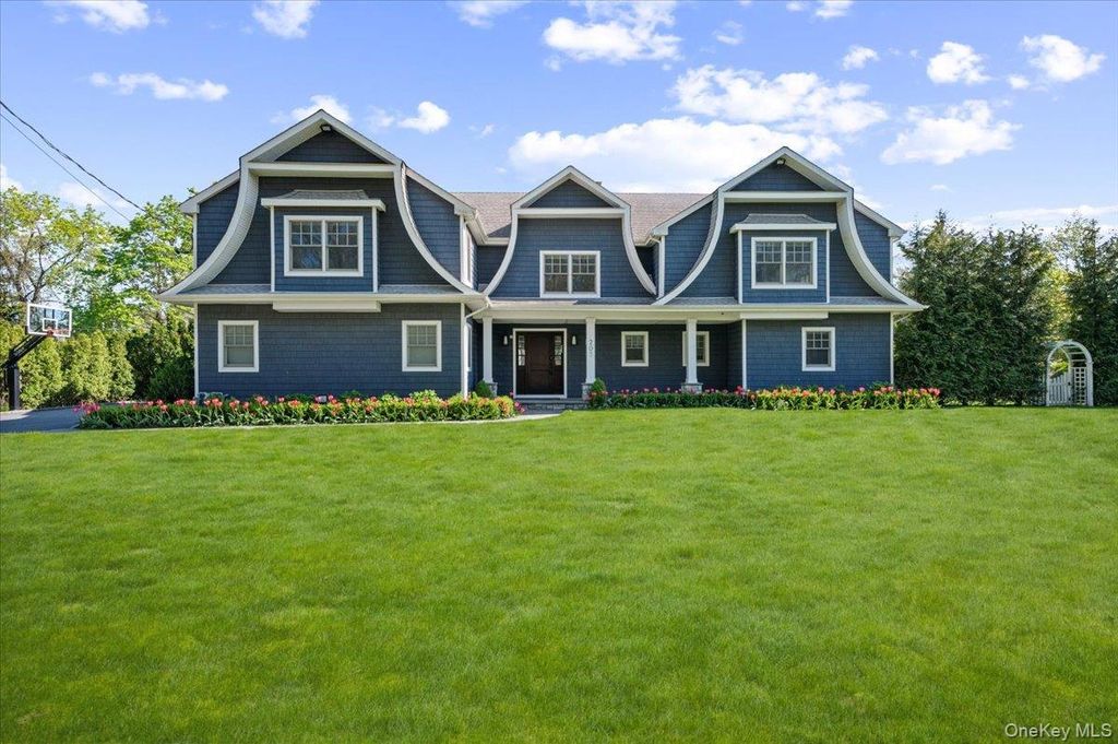 Photo of 205 Hewlett Neck Road, Hewlett Neck, NY 11598 (MLS # 992094)