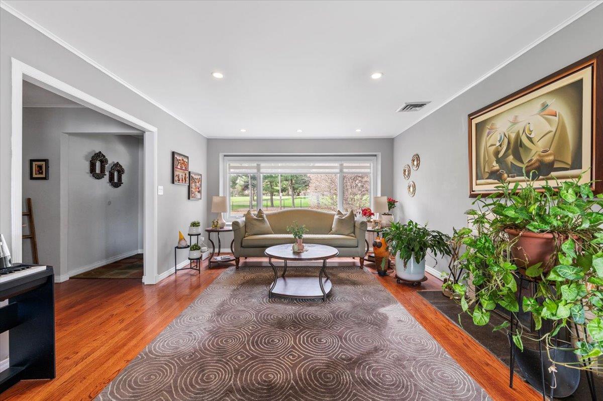 642 Salisbury Park Drive, Westbury, New York image 4