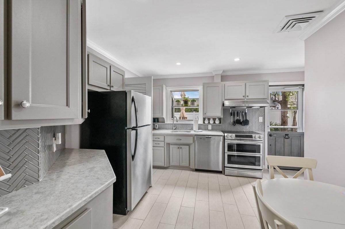 642 Salisbury Park Drive, Westbury, New York image 10