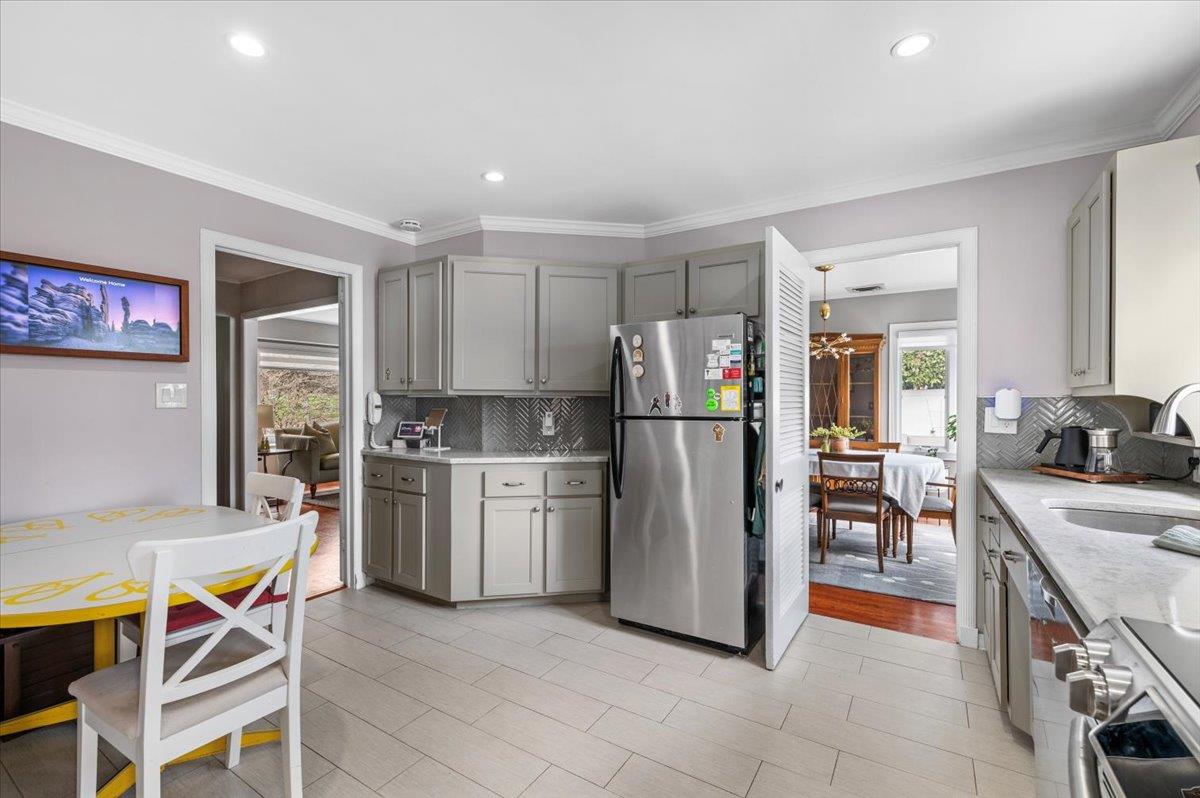 642 Salisbury Park Drive, Westbury, New York image 12