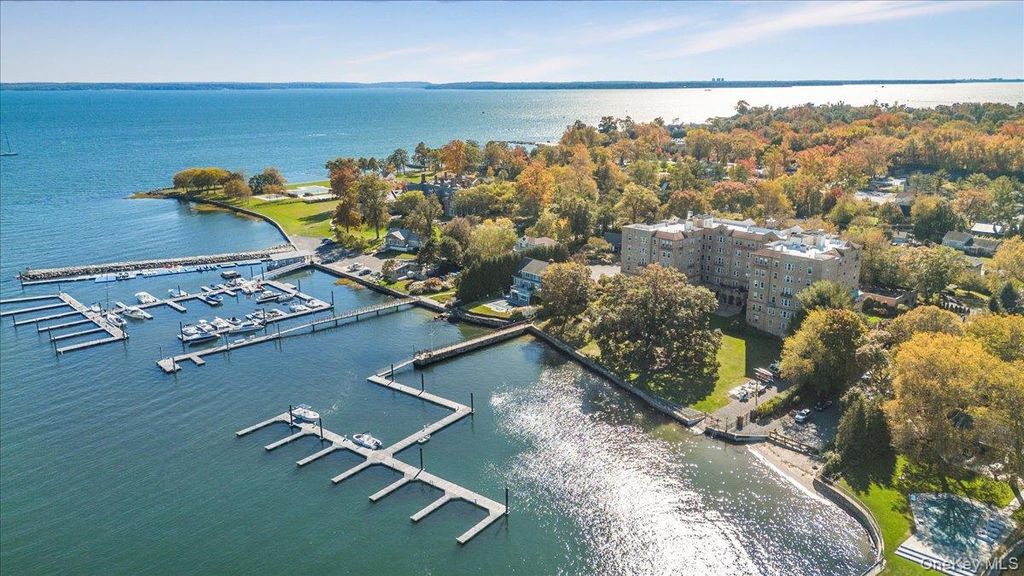 Photo of 490 Bleeker Avenue #4L, Mamaroneck, NY 10543 (MLS # 924958)