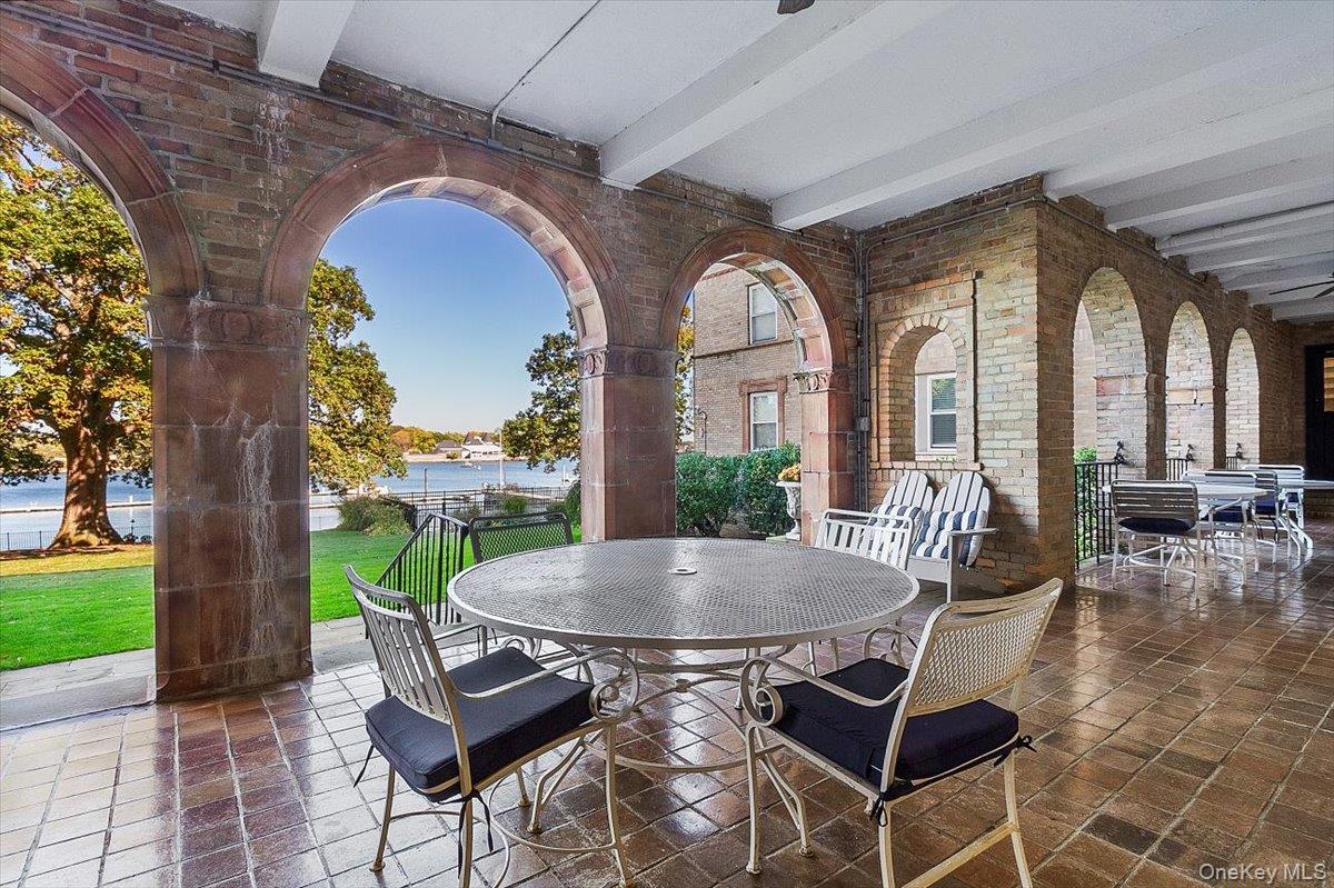 490 Bleeker Avenue 4L