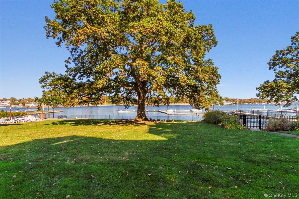 490 Bleeker Avenue 4L