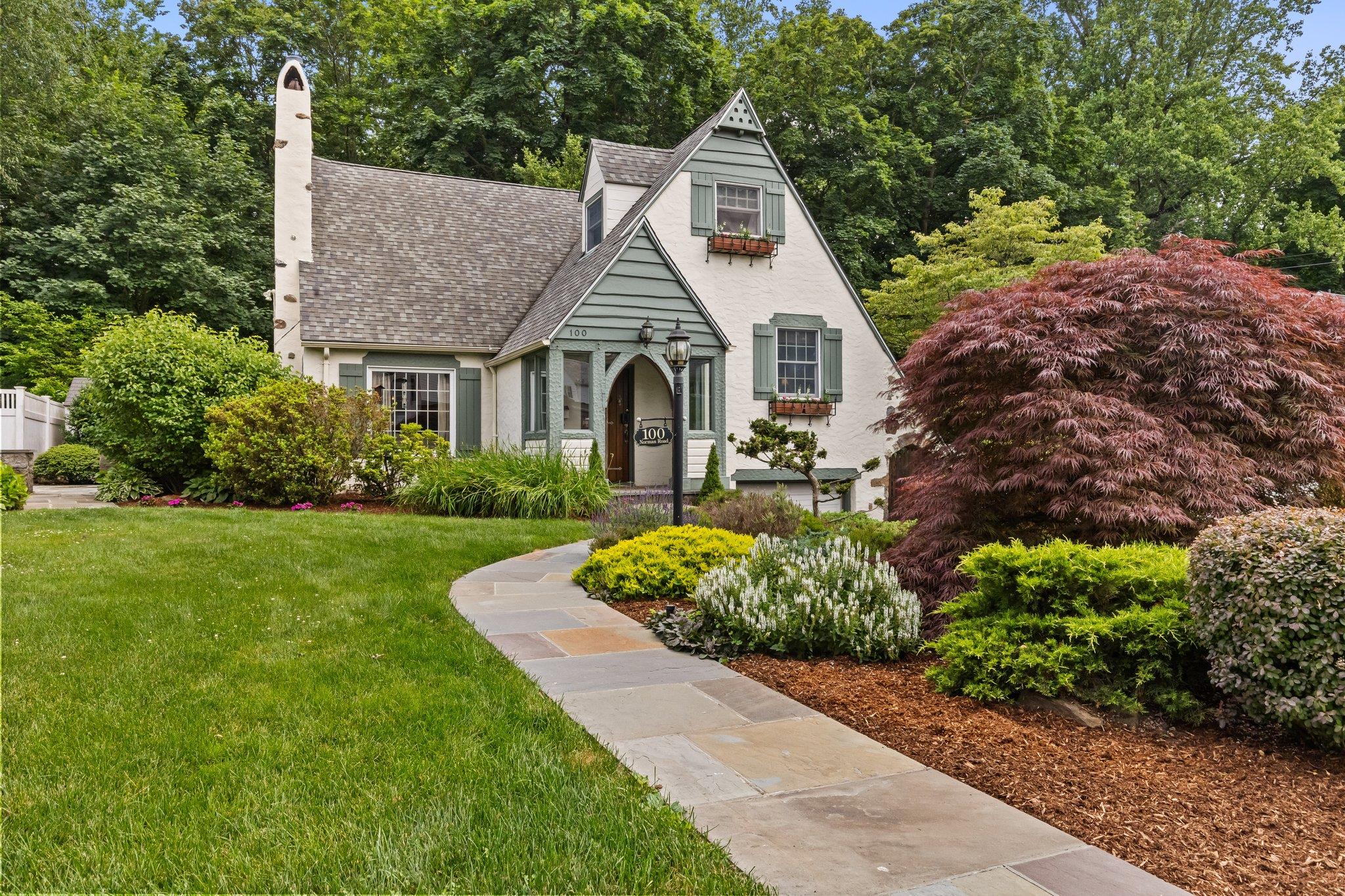 Property for Sale at Norman Road, New Rochelle, New York - Bedrooms: 4 
Bathrooms: 3 
Rooms: 7  - $1,049,000