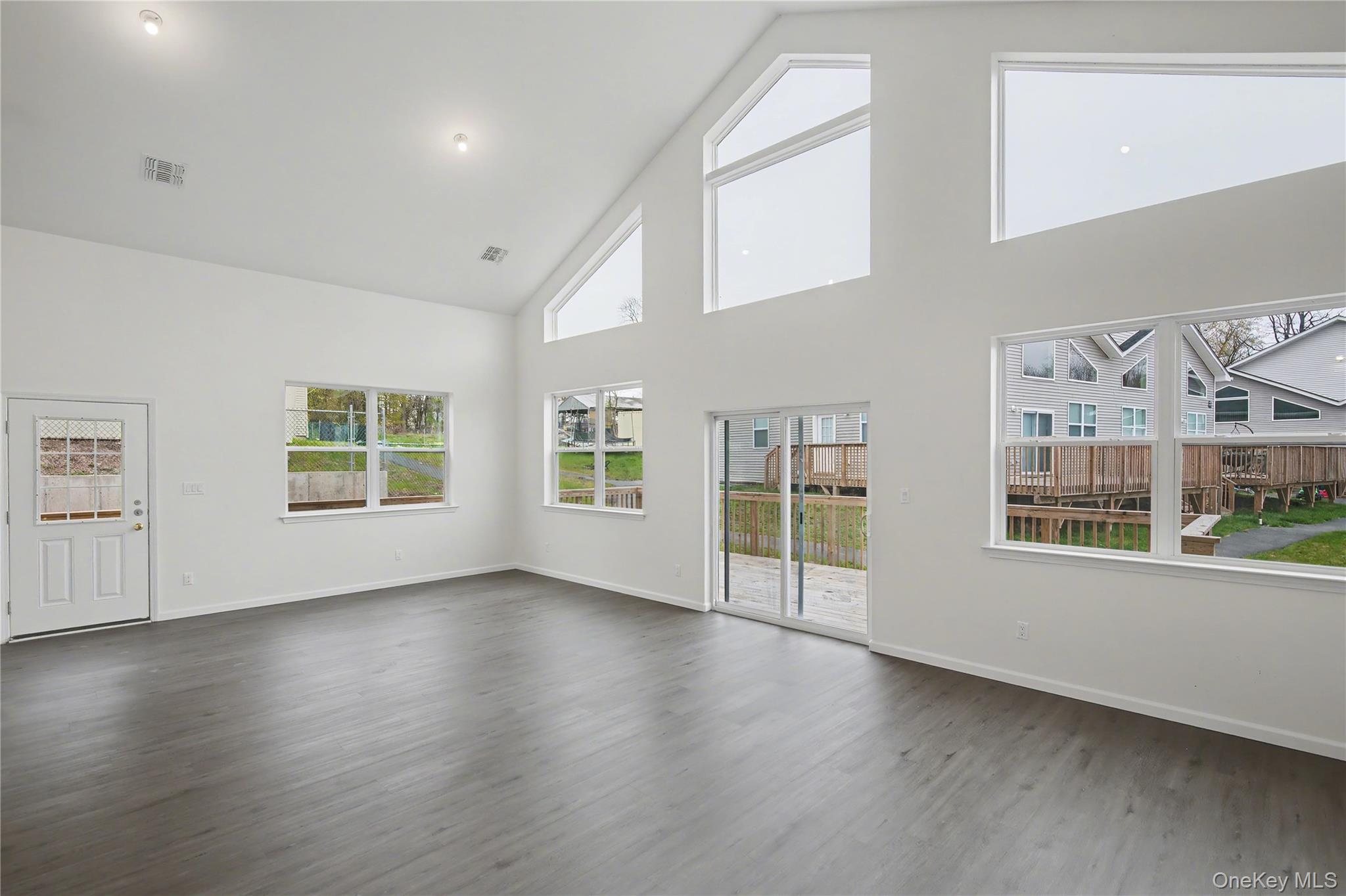 8 Waverly Avenue 44
