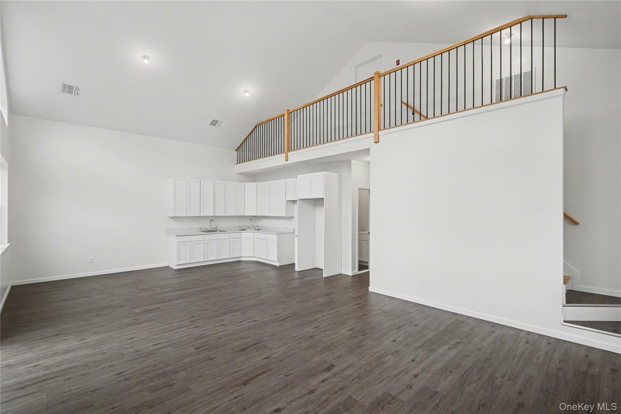 8 Waverly Avenue 44
