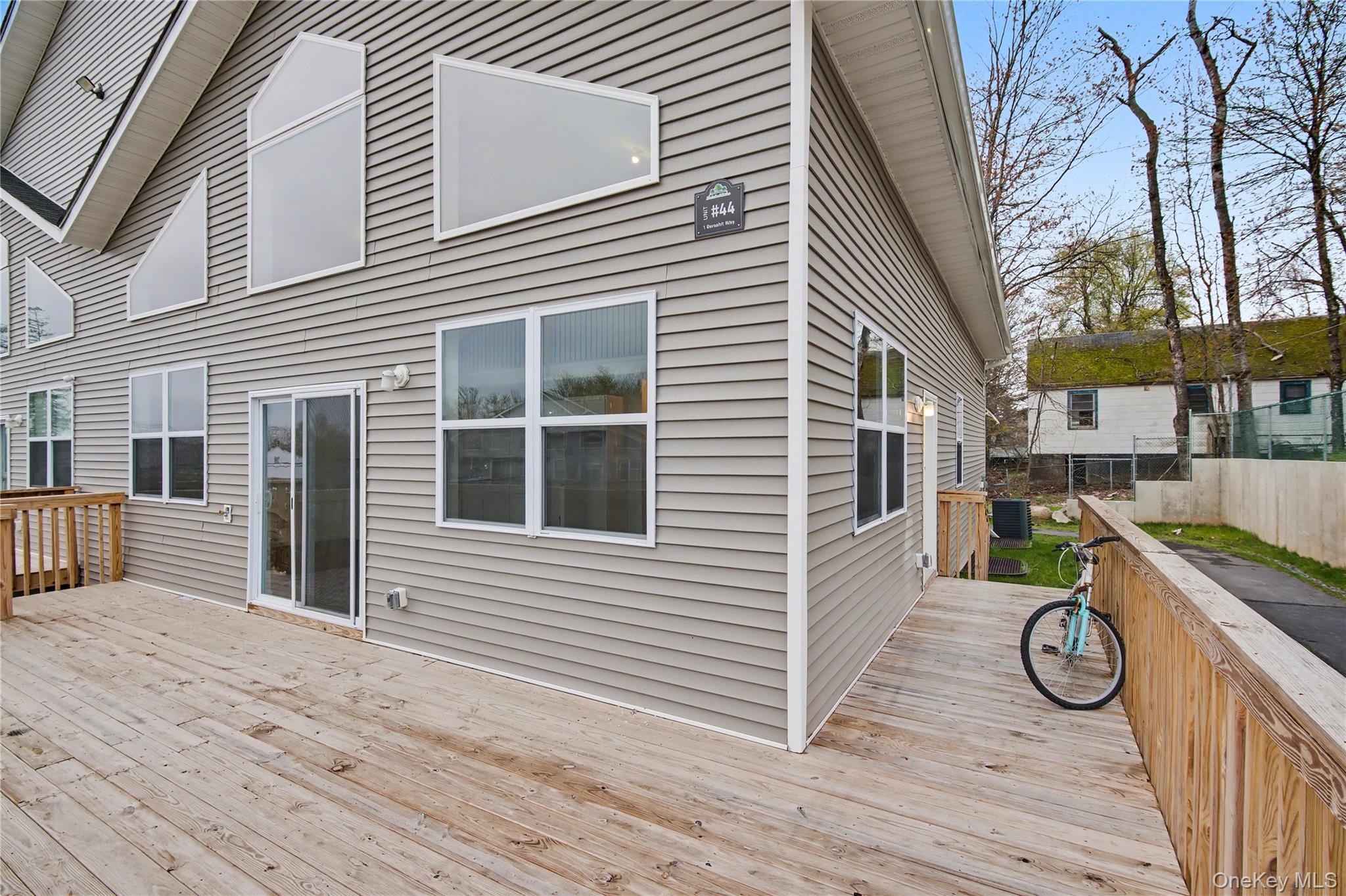8 Waverly Avenue 44