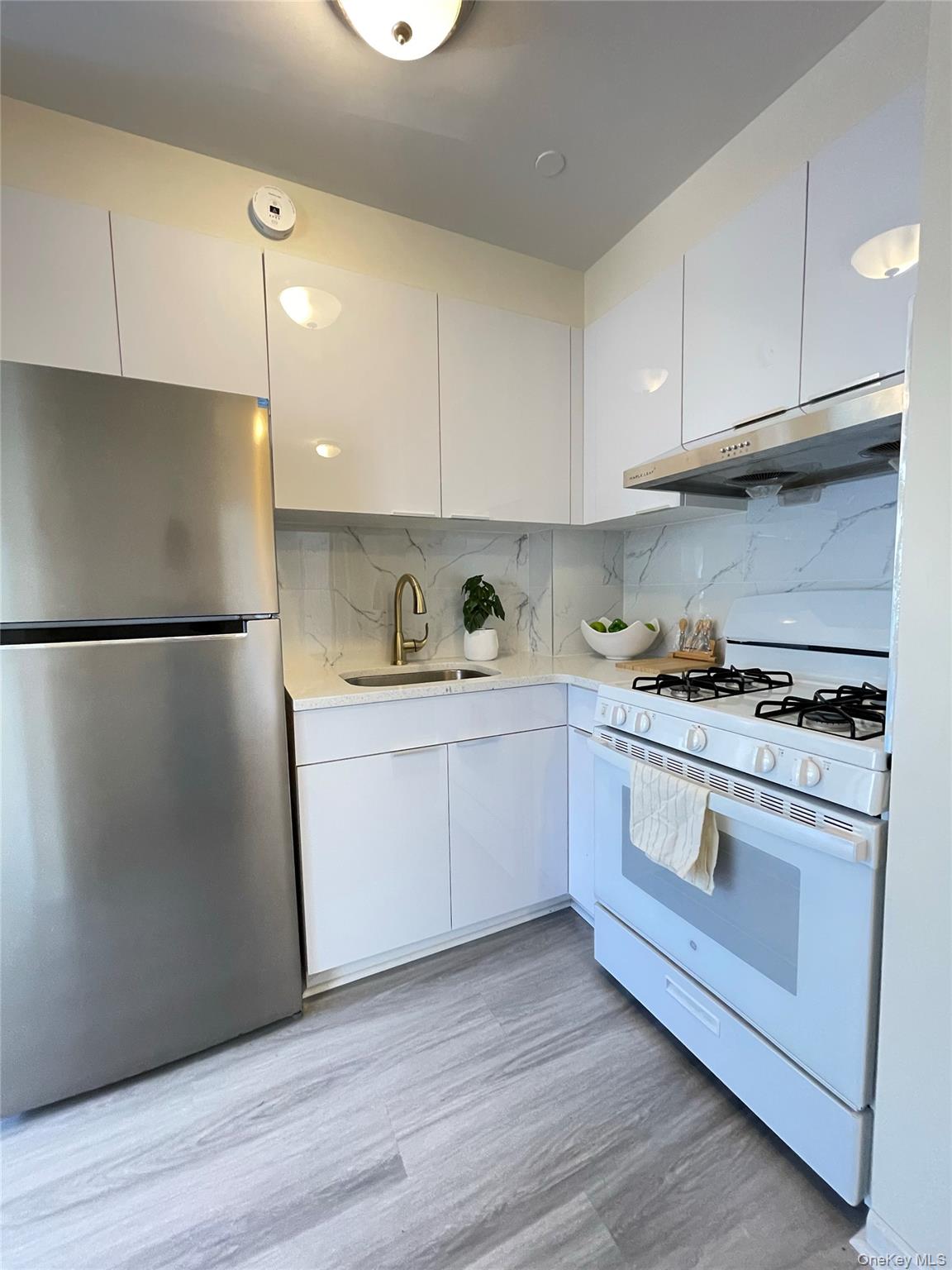 144-48 Roosevelt Avenue 3B