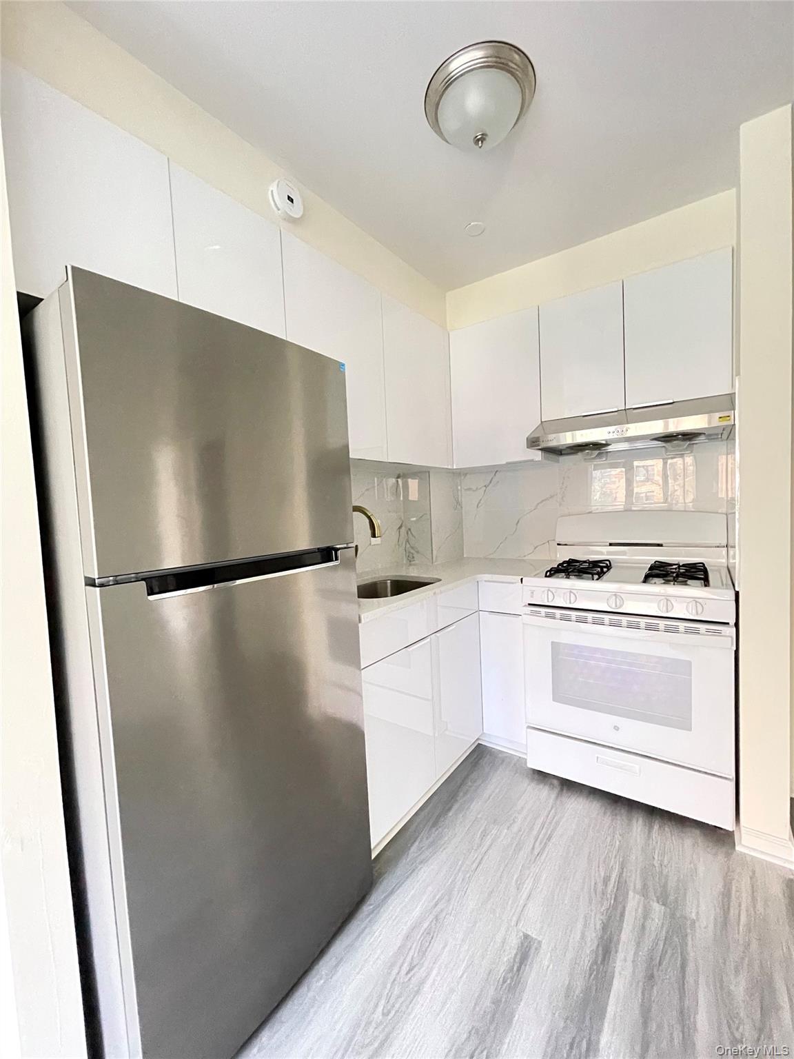 144-48 Roosevelt Avenue 3B