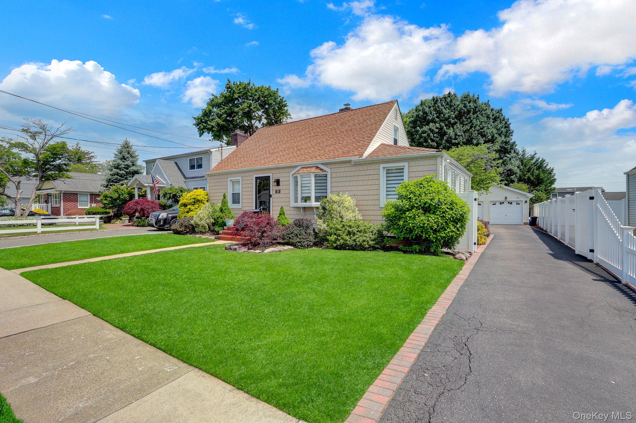 31 Locust Avenue E