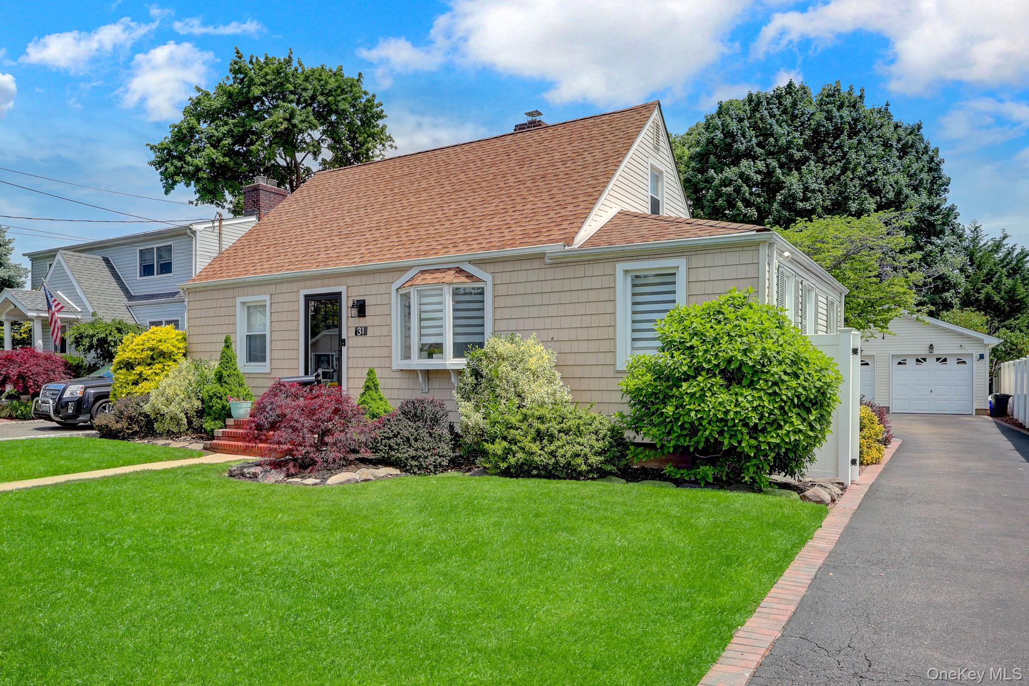 31 Locust Avenue E