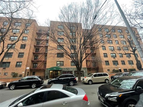 Photo of 99-35 59 Avenue #5E, Corona, NY 11368 (MLS # 946438)