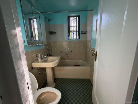 Photo of 1514 Unionport Road #4A, Bronx, NY 10462 (MLS # 1064872)