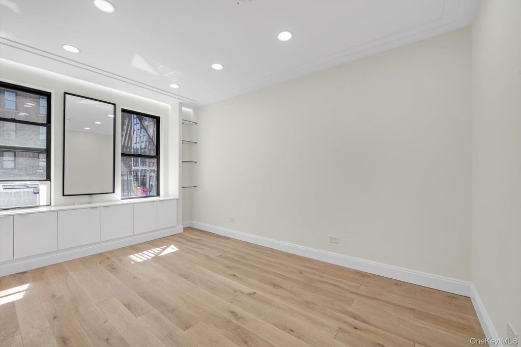Photo of 741 W End Avenue #4B, New York (Manhattan), NY 10025 (MLS # 977366)