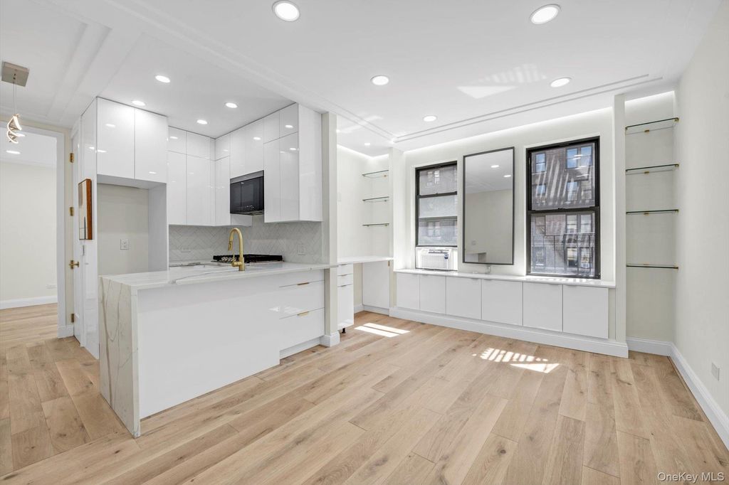Photo of 741 W End Avenue #4B, New York (Manhattan), NY 10025 (MLS # 977366)