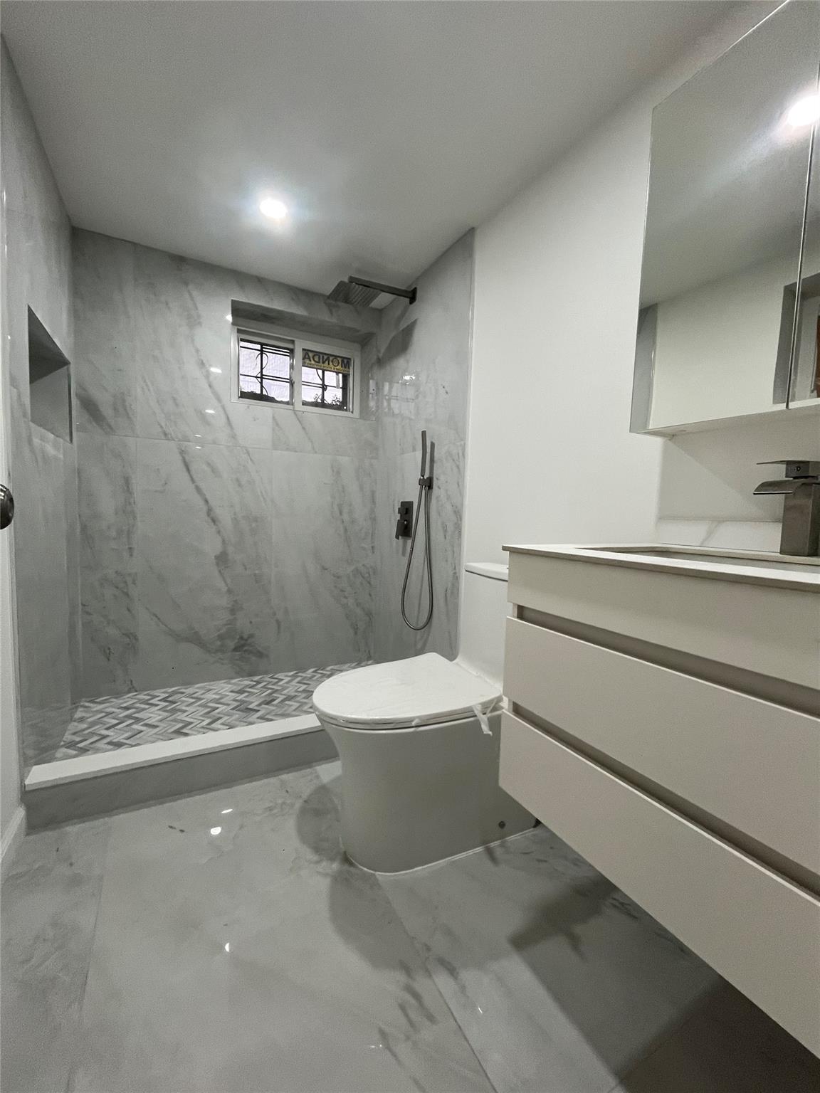 82-09 255 Street, Glen Oaks, New York image 10