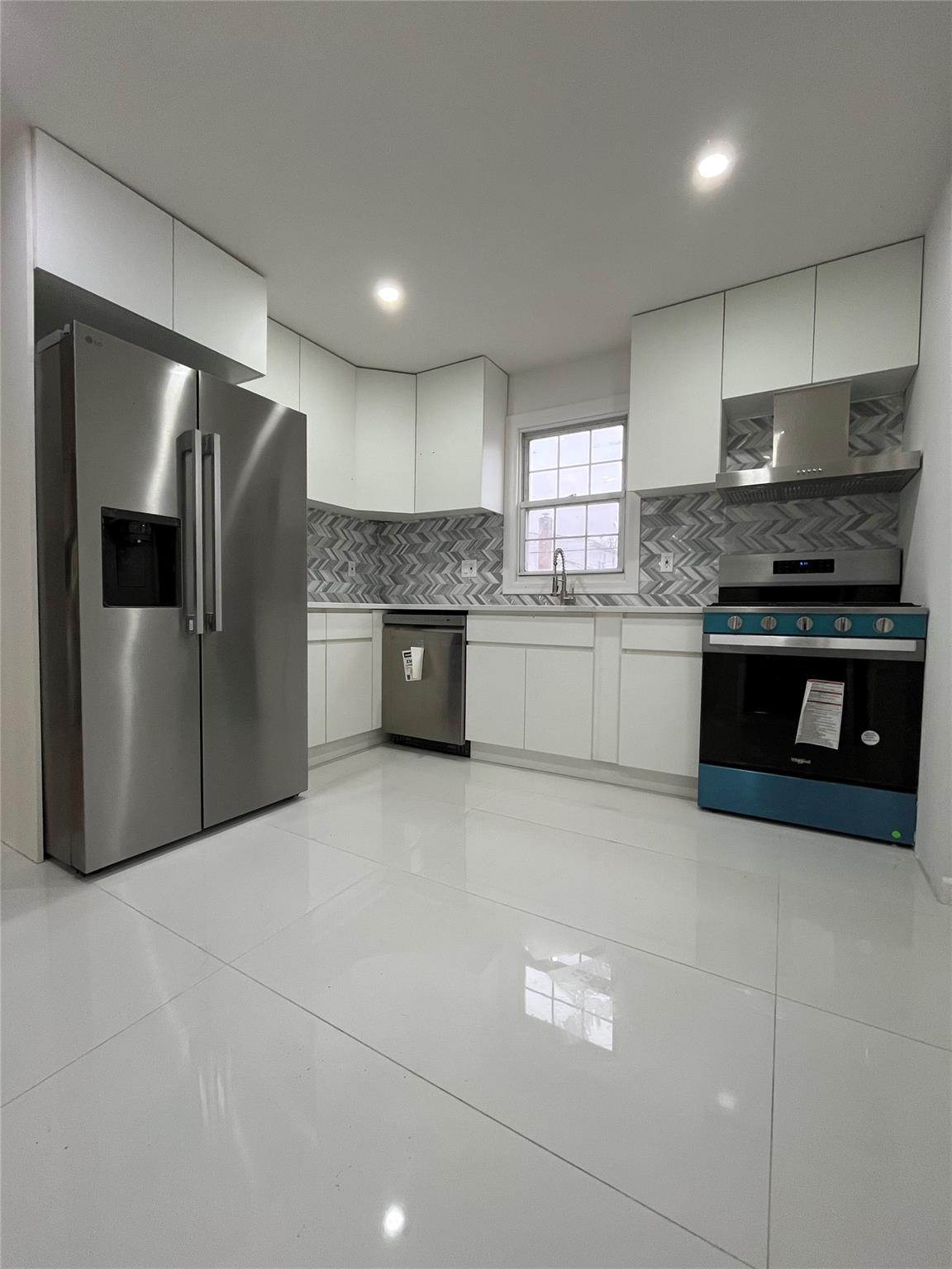 82-09 255 Street, Glen Oaks, New York image 4